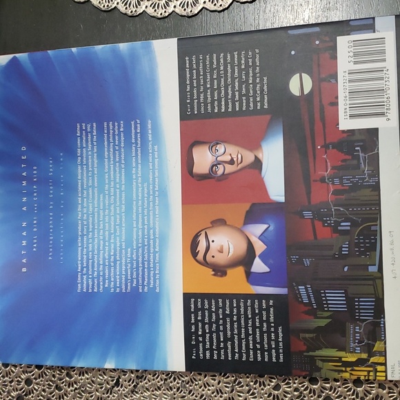 Batman Animated and Bajan Returns Movie Book - Picture 3 of 5